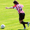 Tzibi centrando un bal�n al �rea en el partido frente al Sabadell