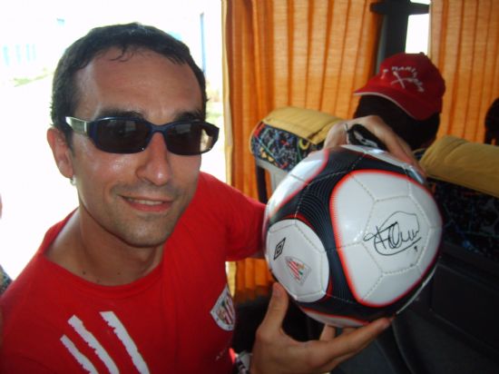 Balon firmado por Javi Martinez y Fernando Llorente