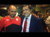 El Zulu con Macua tras el Athletic-Atlético.