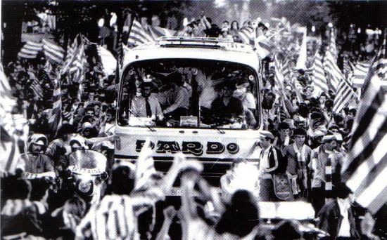 El bus de los campeones recorre el botxo