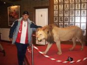 CON EL LEON