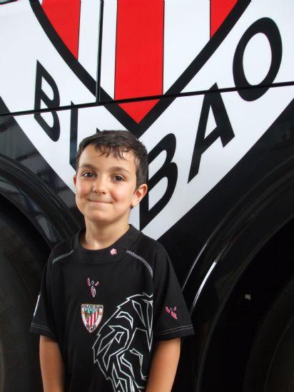 Adrián y el autocar
