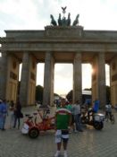 AITOR EN LA PUERTA DE BRANDENBURGO