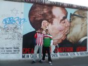 IÑAKI Y AITOR EN EL MURO DE BERLIN