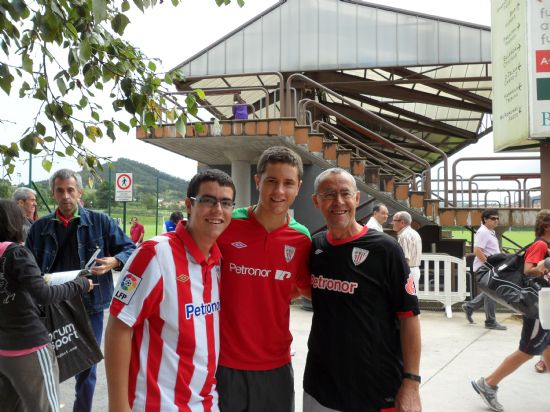 Juande y Pedro Celestino con Ander Herrera en Lezama