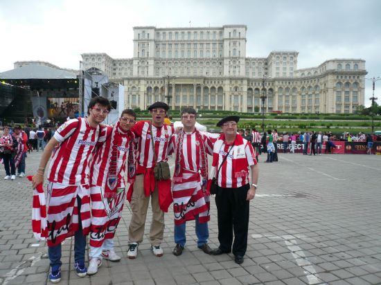 LOS MONTOYA EN LA FANS ZONE EN BUCAREST