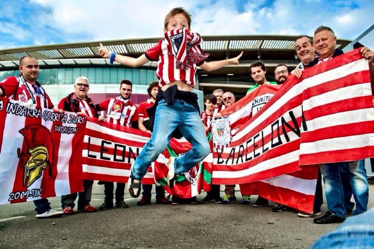 Los primeros leones asaltan el Camp Nou