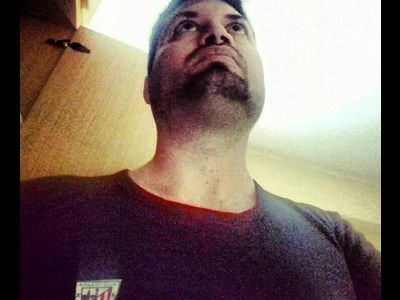 Oscar rodriguez manjon con el escudo del athletic