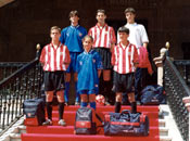 Presentación de la ropa oficial