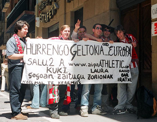 Desde la calle de la Estafeta saludos a aupaAthletic.com