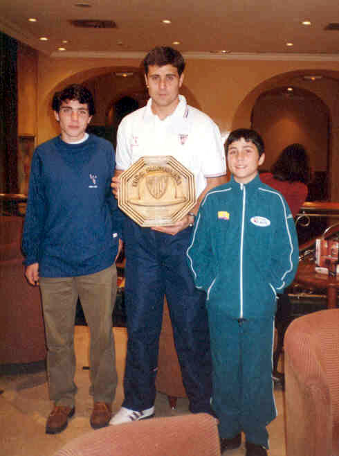 Dani y los peques de la Peña Madrileña