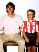 Jon Benjamín con Julen Guerrero.