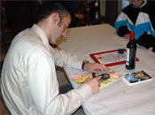 Imanol Etxeberria firmando autógrafos