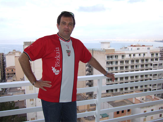 Con la Bahía de Palma al fondo