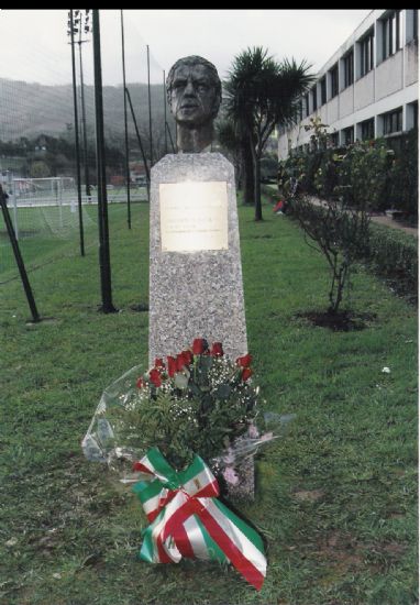 Inaguración del busto de Piru