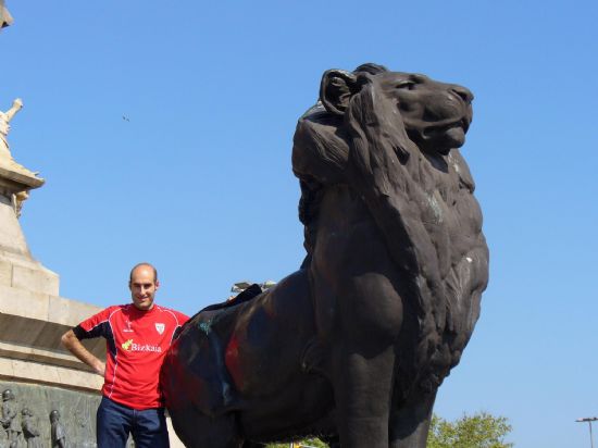 Leones en la estatua de Colón