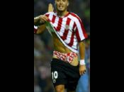 Yeste celebrando un gol