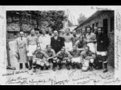 Euzkadiko Futbol Selekzioa bere bultzatzaile Larrouyet zuberotarrarekin (txapelduna) 1937