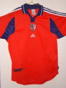 La camiseta roja