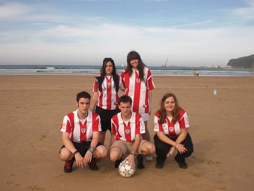En la playa de Laredo