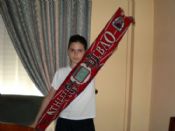Yo con la bufanda rojiblanca