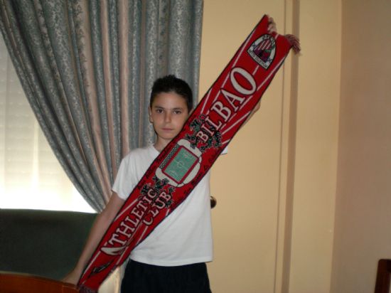 Yo con la bufanda rojiblanca