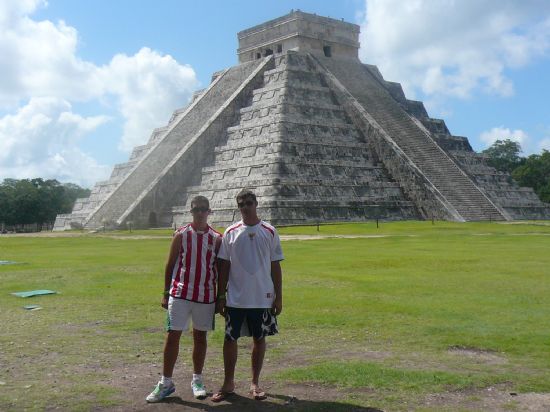 IÑAKI Y AITOR EN CHICHEN ITZA (MEXICO)