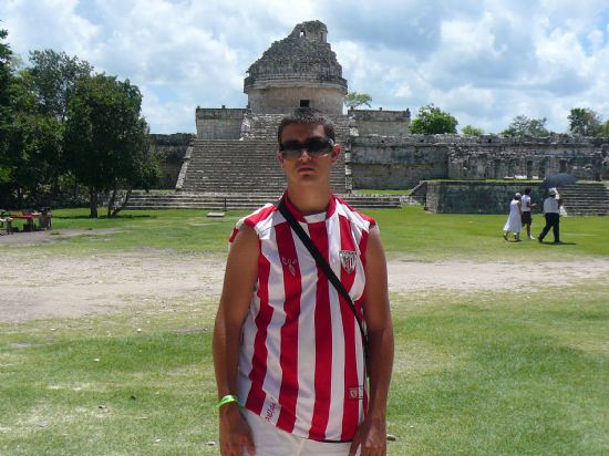 AITOR EN EL OBSERVATORIO DE CHICHEN ITZA (MEXICO)