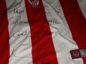 camiseta firmada por fran yeste regalada por su tio.