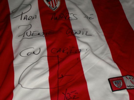 camiseta firmada por fran yeste regalada por su tio.