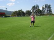 En el campo donde entrenan los nuestros.