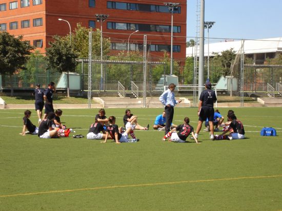 Las neskas estirando en Valencia.