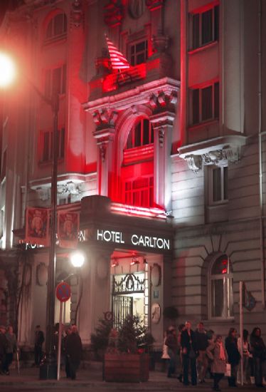 Hotel Carlton por la noche