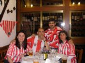 Comida de aficionados en Valencia esperando ver al ATHLETIC