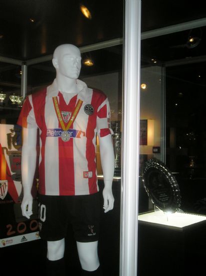 Equipación y Medalla de Yeste