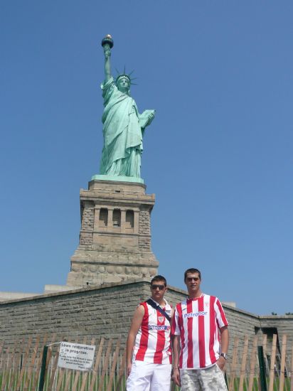 IÑAKI Y AITOR EN LA ESTATUA DE LA LIBERTAD