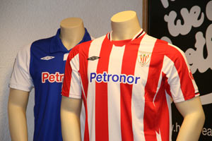 Presentación de la nueva camiseta Umbro