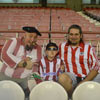 Adrián junto a los aficionados del Athletic