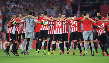 El Athletic se come al Nápoles y se mete en la fase de grupos 16 años después