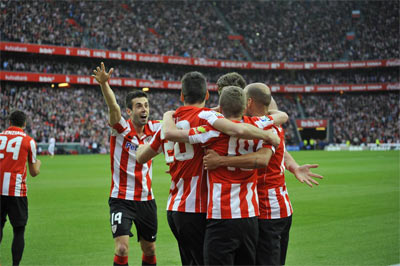 Los jugadores del Athletic celebran un gol ante el Sevilla en San Mamés