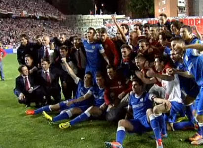 Los jugadores del Athletic celebrando la victoria en Vallecas