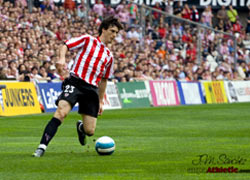Aduriz durante un lance del Athletic-Nástic