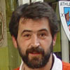 Aitor Pereira en la puerta de la sede de la Agrupación de Peñas