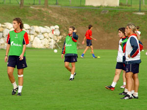 Arrate junto a varias compañeras en un entrenamiento