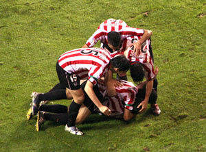 Celebración del 2º gol de Javi MartÃnez frente al Deportivo