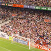El fondo norte de San Mamés animándo al Athletic