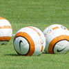 Varios balones apartados en Lezama