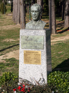 Busto en homenaje a Telmo Zarra en las instalaciones de Lezama