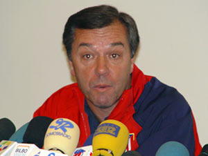 César Ferrando durante una rueda de prensa ofrecida a su llegada a Bilbao
