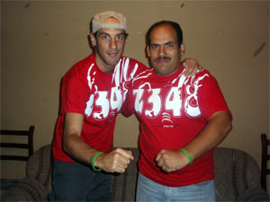 Camiseta conmemorativa del regreso de Carlos Gurpegui